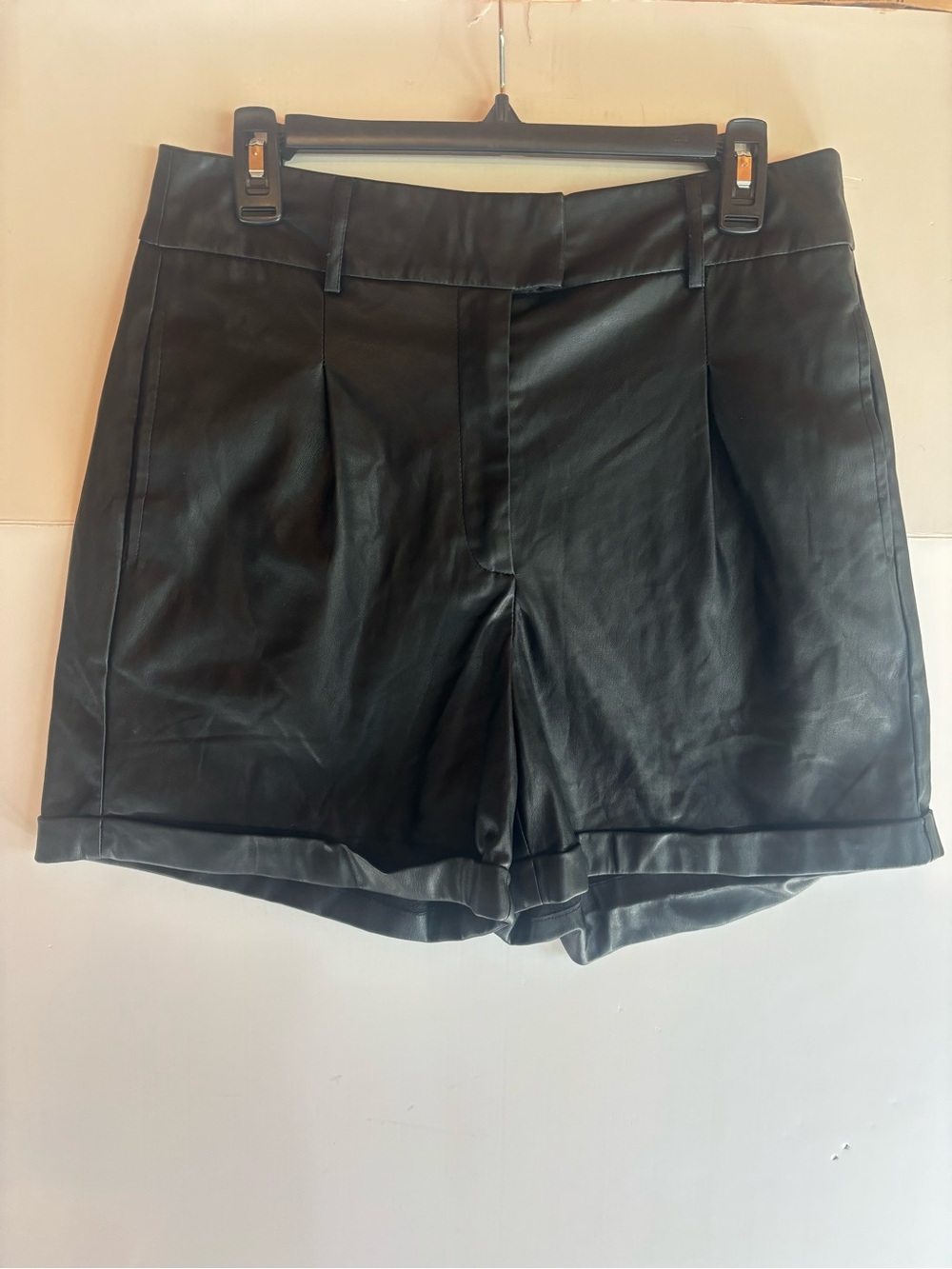 ONLY Women’s Black Faux Leather Pleated Shorts w/ Pockets Size M